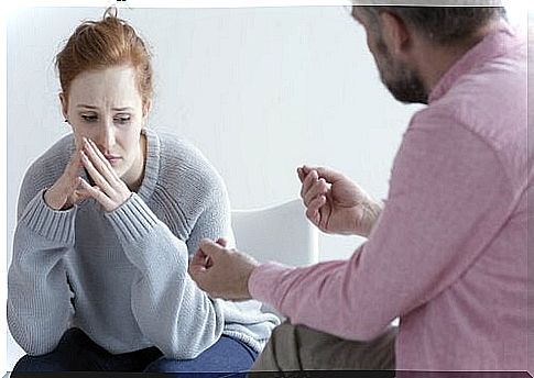 Psychologist explains to a patient