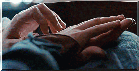 gif with a warm touch that strengthens your relationship