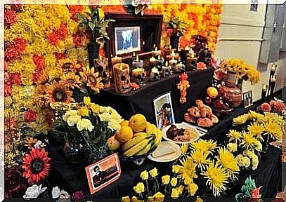 Altar in honor of those who are no longer here