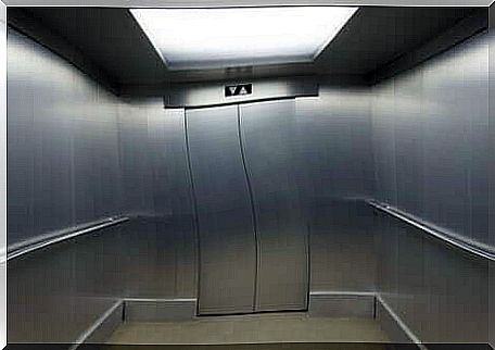 There are many who have a phobia of elevators. 