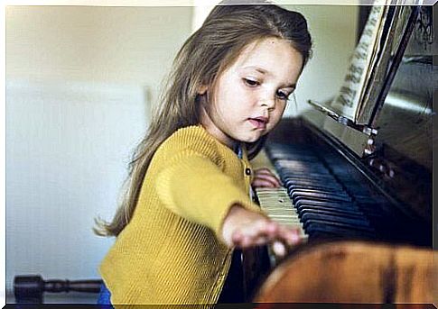 Girl playing piano.